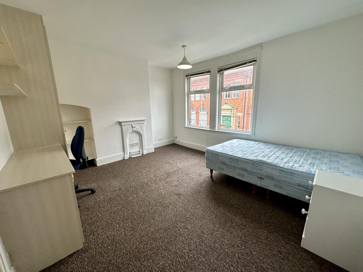 5 bedroom house for rent Knighton Fields Road East, Leicester, LE2 6DP
