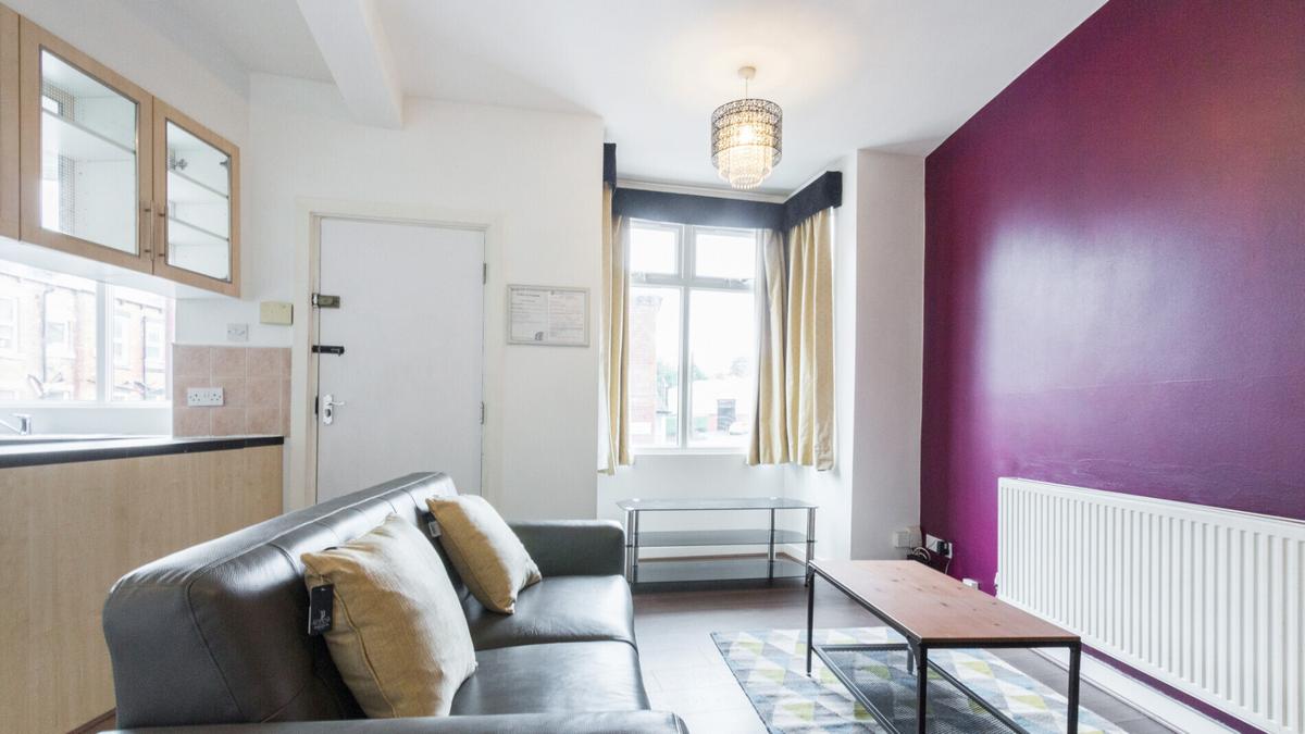 6 bedroom house for rent Beechwood Place, Leeds, LS4 2LS UniHomes