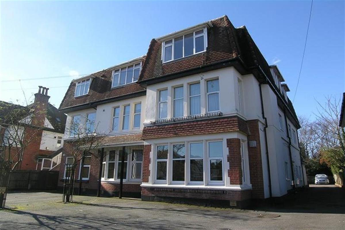 3 bedroom apartment on 7 Queens Park Gardens, Charminster, Bournemouth