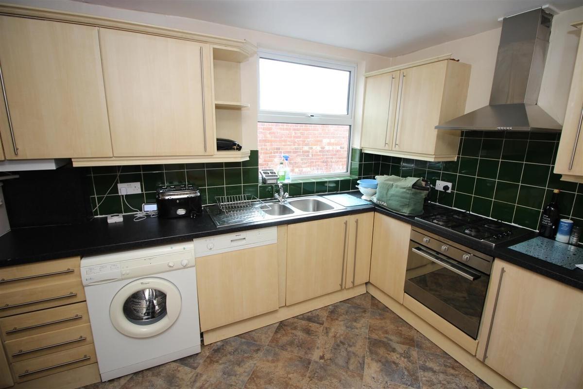 4 bedroom apartment for rent Valley View, Newcastle, NE2 2JS UniHomes