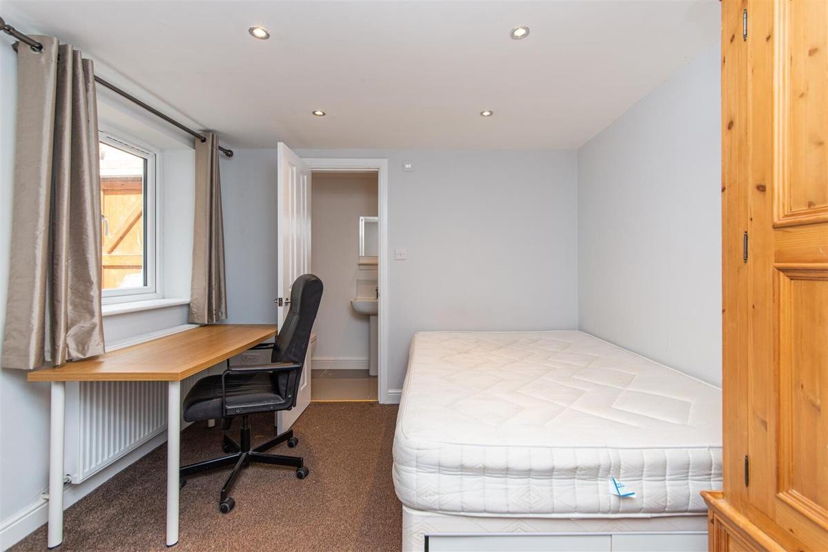 6 bedroom house for rent Clayton Park Square, Newcastle, NE2 4DP UniHomes