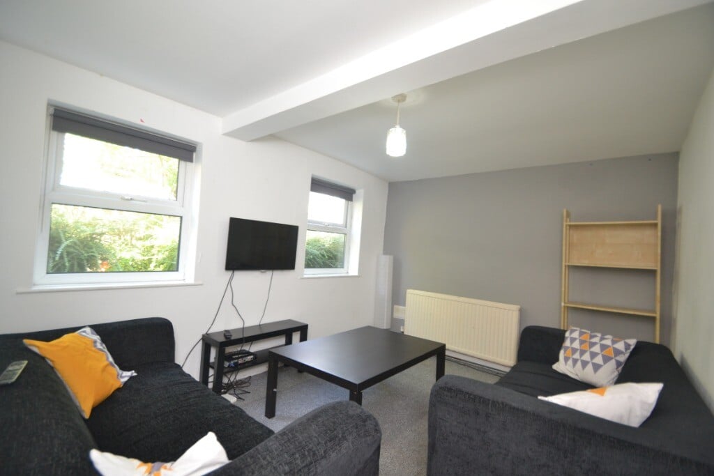 6 bedroom house for rent Milverton Road, Manchester, M14 5PJ UniHomes