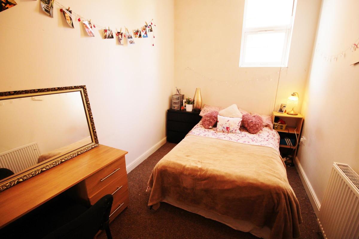 3 bedroom apartment for rent Cardigan Road, Leeds, LS6 3BJ UniHomes