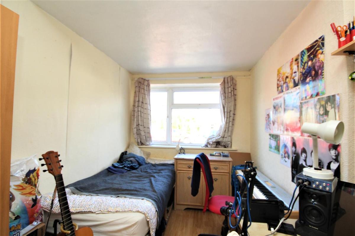 4 bedroom house for rent Guildford Park Avenue, Surrey, GU2 7NH UniHomes