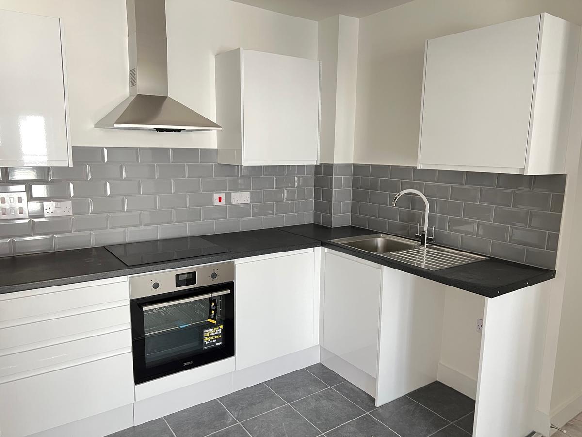 3 bedroom apartment on The Balbirs, Portswood Road, The Polygon, Southampton