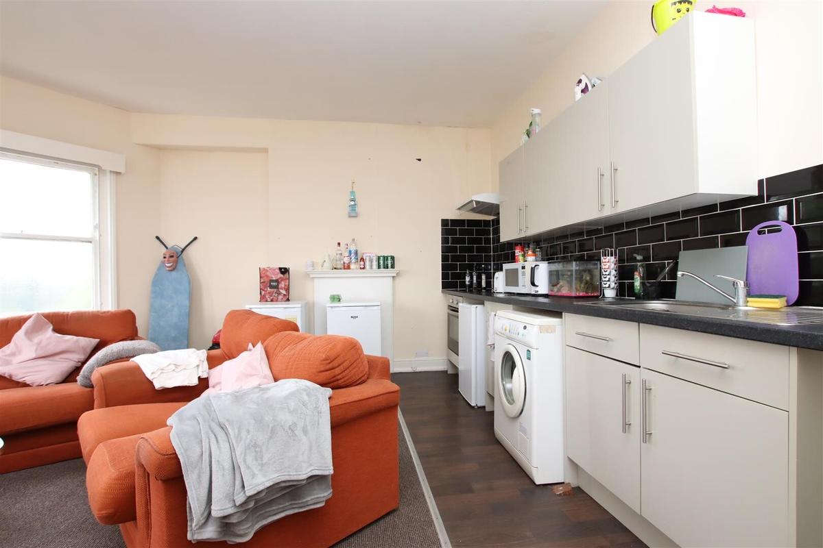 3 bedroom apartment for rent Weston Park East, Bath, BA1 2XA UniHomes