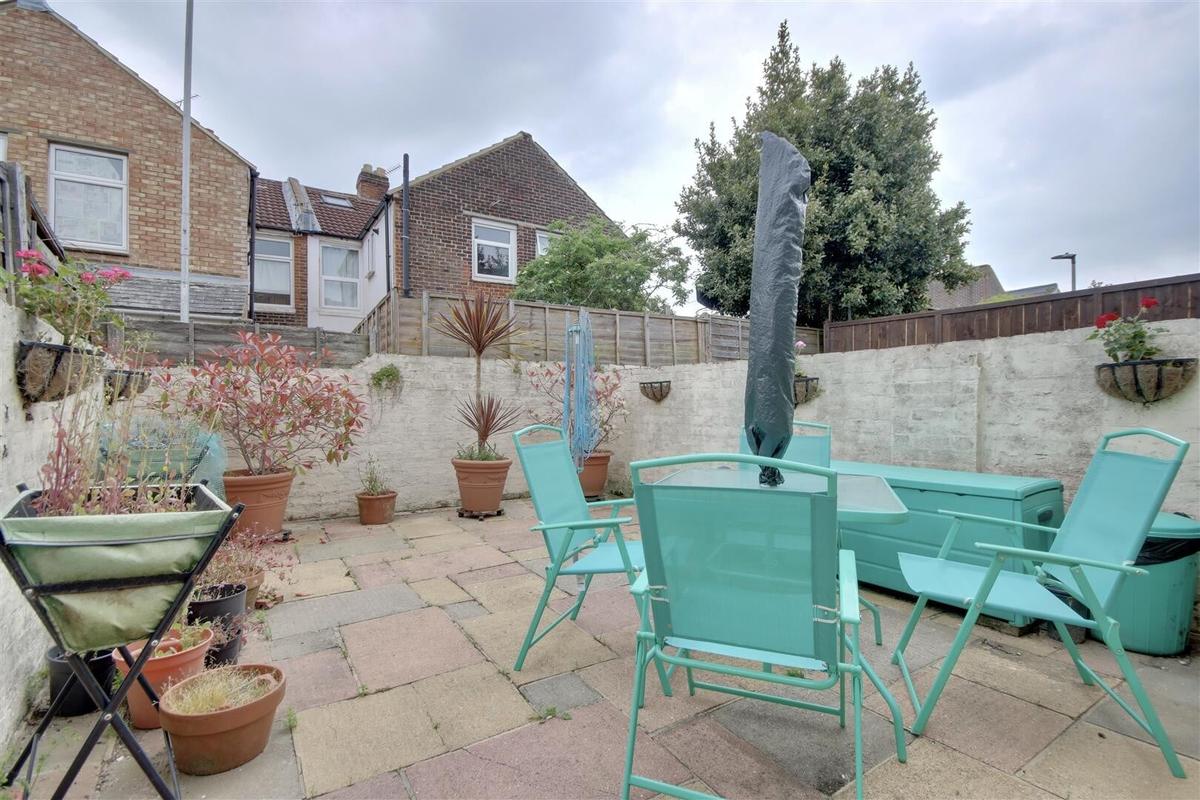 2 bedroom house for rent Owen Street, Portsmouth, PO4 9PB UniHomes