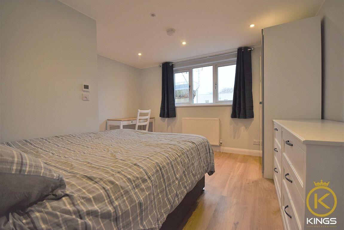 5 bedroom house for rent Denzil Road, Surrey, GU2 7NQ UniHomes