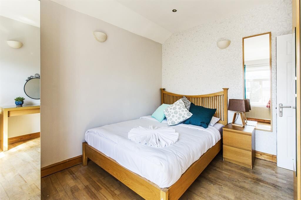 5 bedroom apartment on Agar Grove, Camden, London