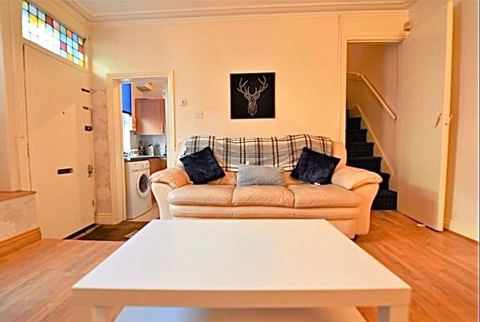 3 bedroom house for rent Harold View, Leeds, LS6 1PP UniHomes