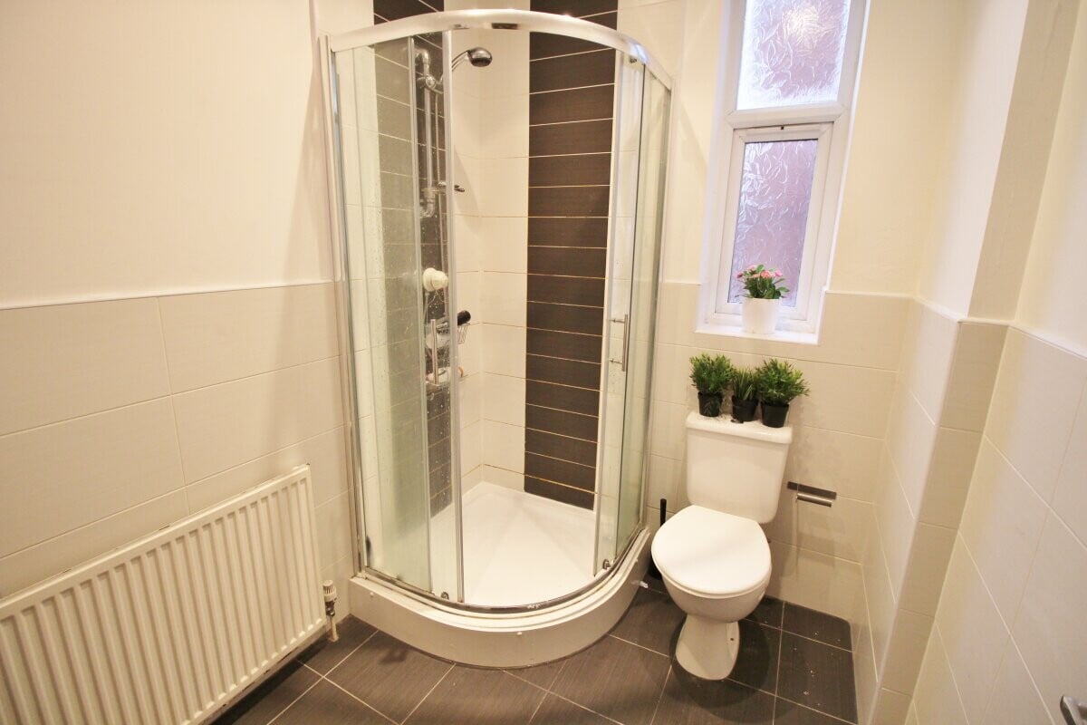 6 Bedroom Apartment For Rent Cardigan Road Leeds LS6 3BJ UniHomes 6-bedroom-apartment-for-rent-cardigan-road-leeds-ls6-3bj-unihomes