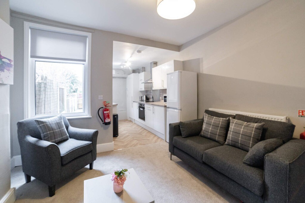 3 bedroom house for rent Victory Road Beeston, Nottingham, NG9 1LH UniHomes