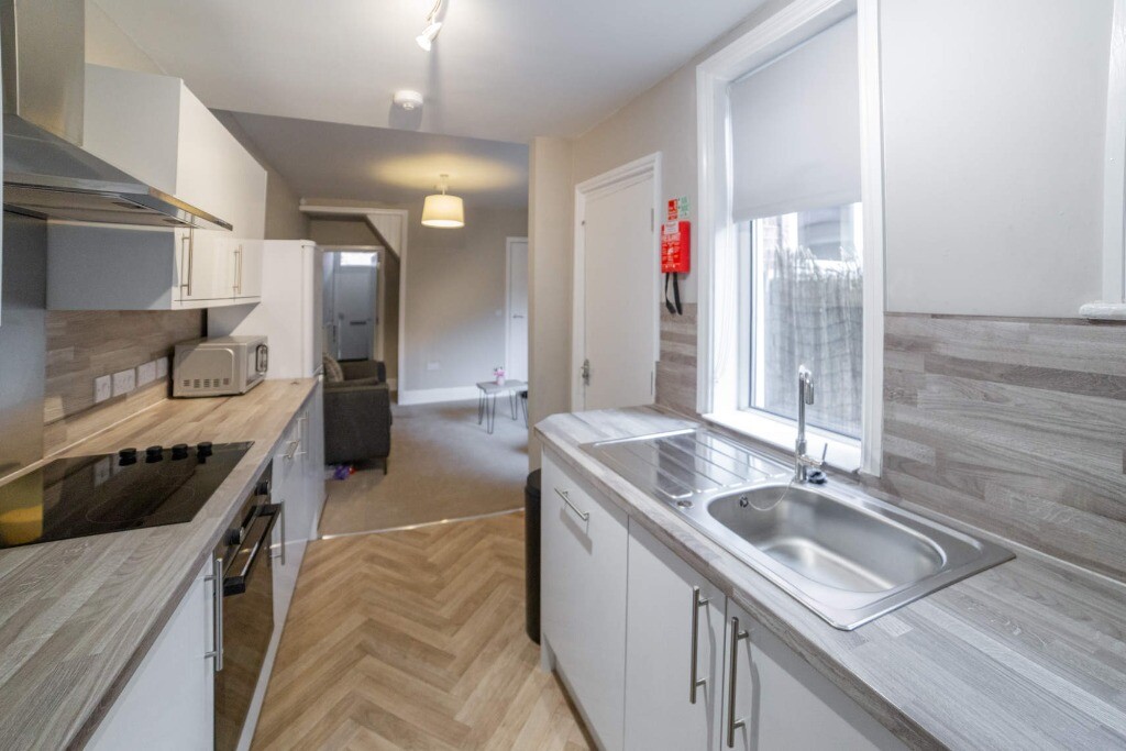 3 bedroom house for rent Victory Road Beeston, Nottingham, NG9 1LH UniHomes