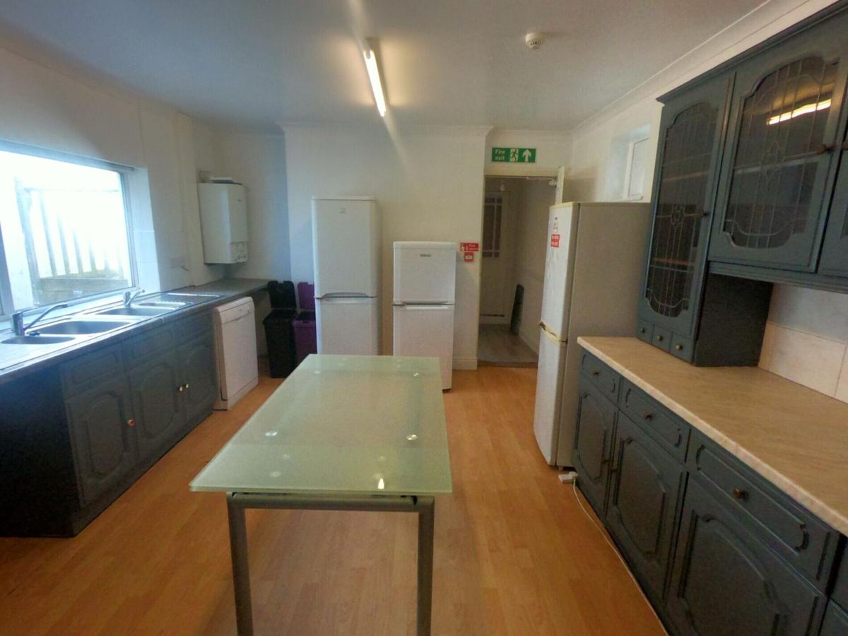 8 bedroom house for rent Bryn Road Brynmill, Swansea, SA2 0AS UniHomes