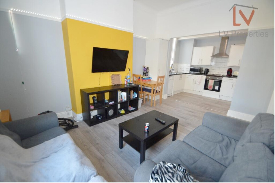 4 bedroom apartment for rent Cardigan Road, Leeds, LS6 3AG UniHomes