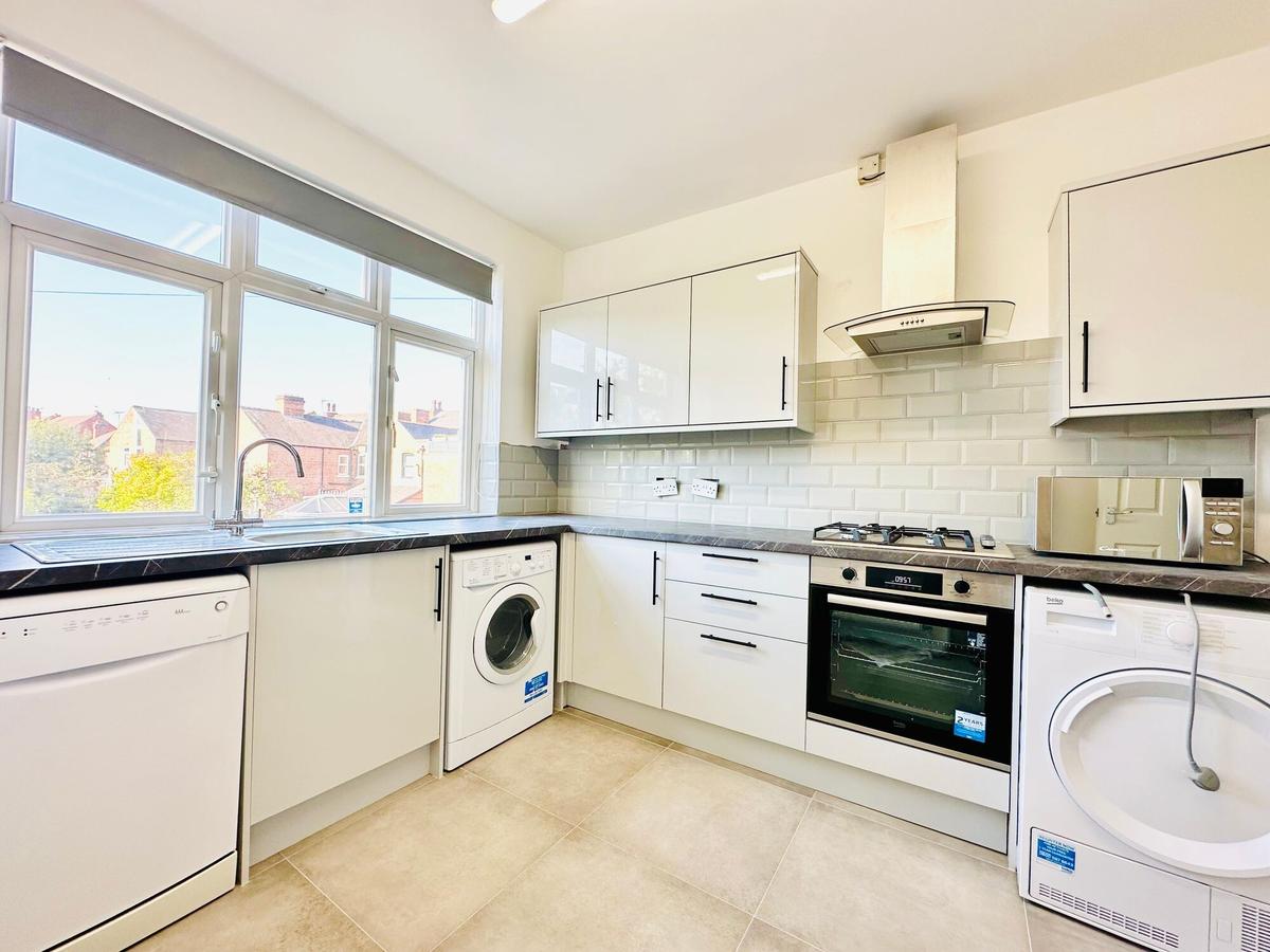 3 bedroom apartment on High Road, Beeston, Nottingham