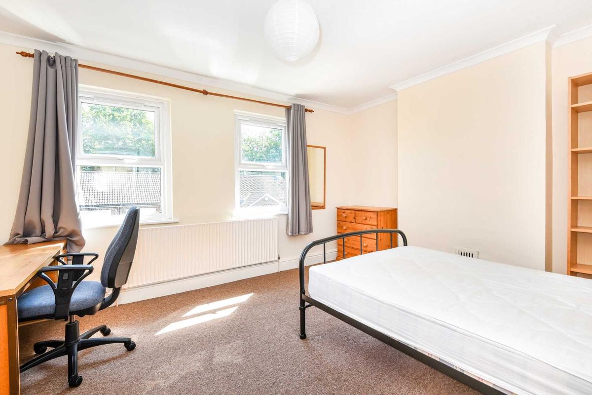 4 bedroom house for rent Bray Road, Surrey, GU2 7LQ UniHomes