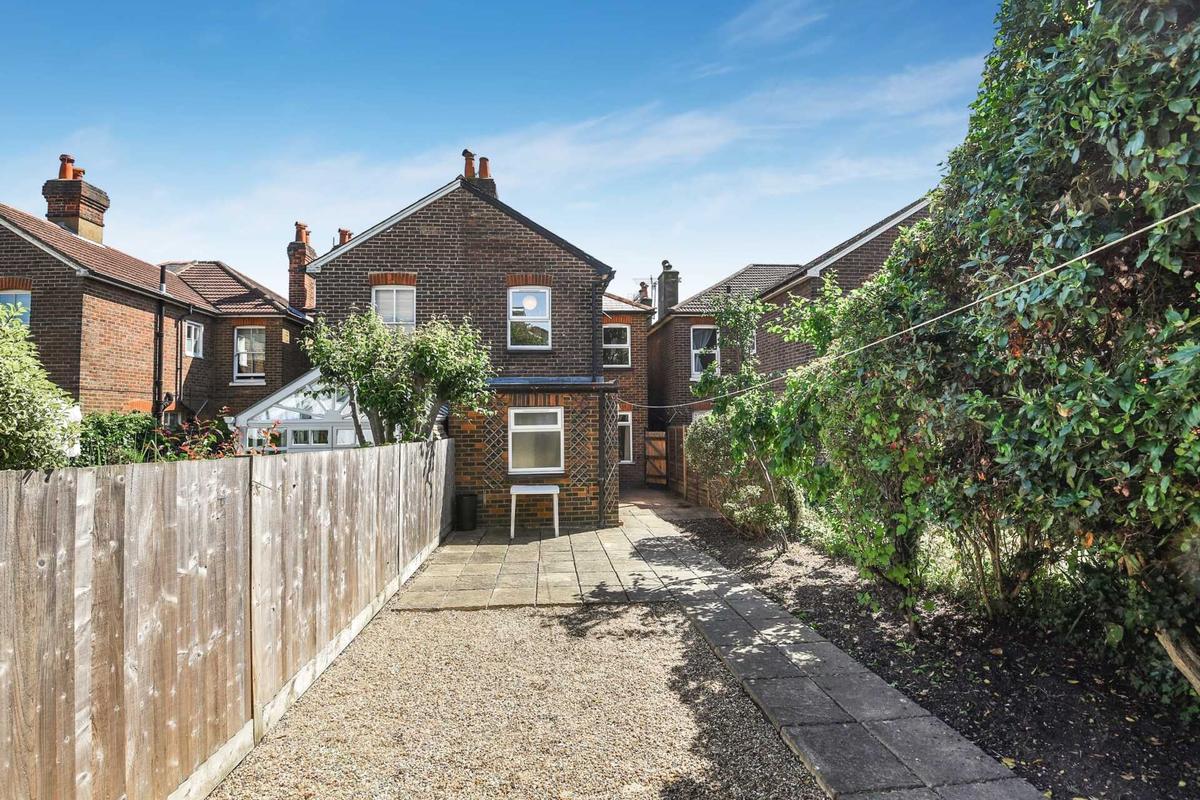 4 bedroom house for rent Bray Road, Surrey, GU2 7LQ UniHomes