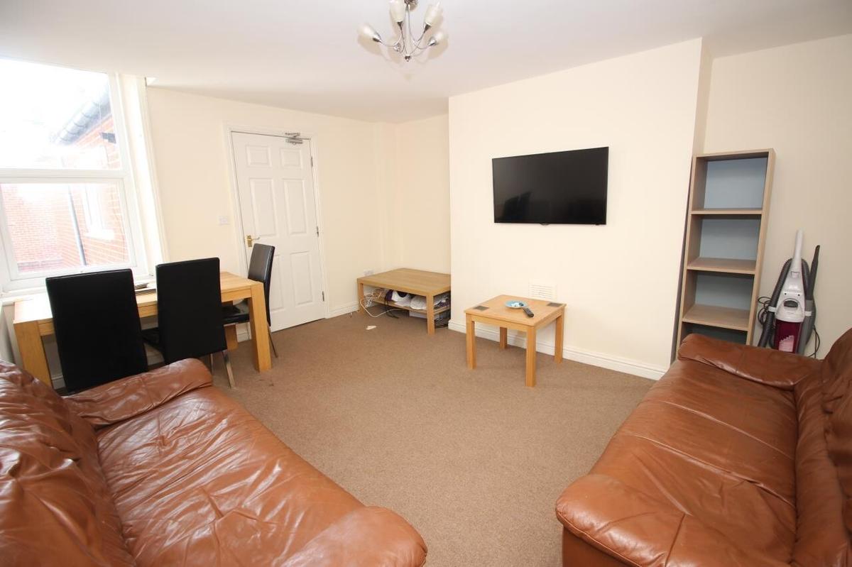 6 bedroom apartment for rent Stratford Grove West, Newcastle, NE6 5BB