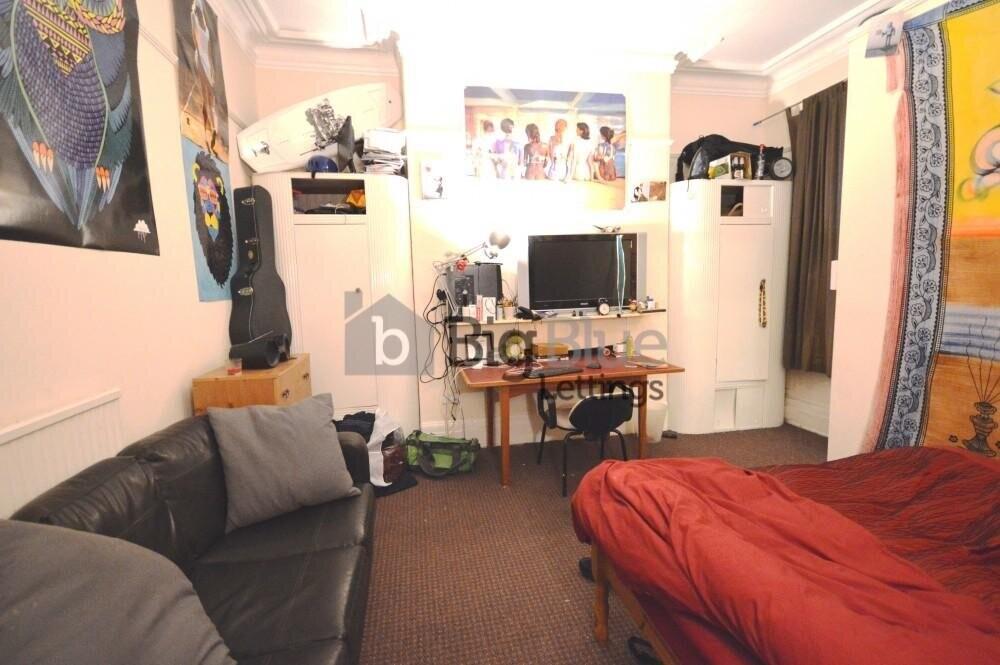 7 bedroom house for rent Hyde Park Road, Leeds, LS6 1AH UniHomes