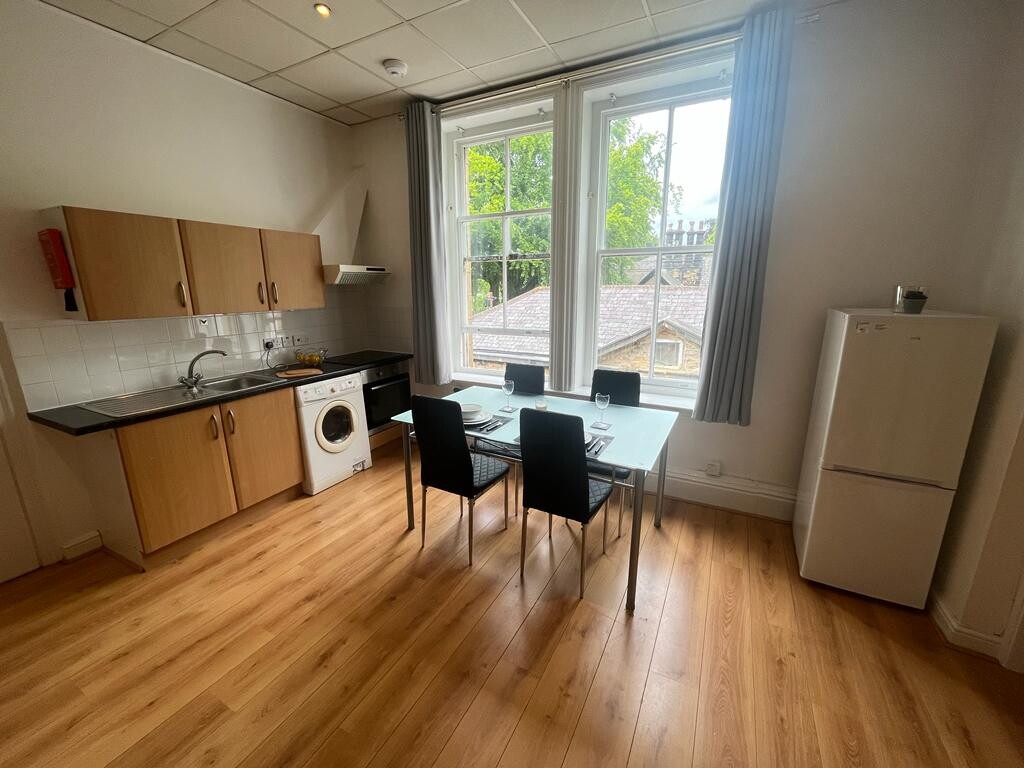 2 bedroom house for rent Ridgeway House, Grosvenor Road Leeds, LS6 2DZ