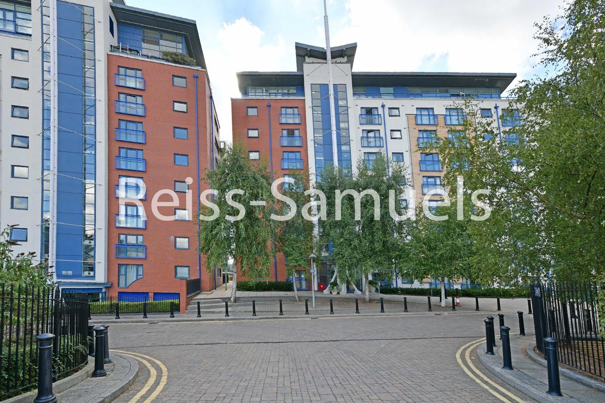 3 bedroom apartment for rent Newton Place, London, E14 3TT UniHomes