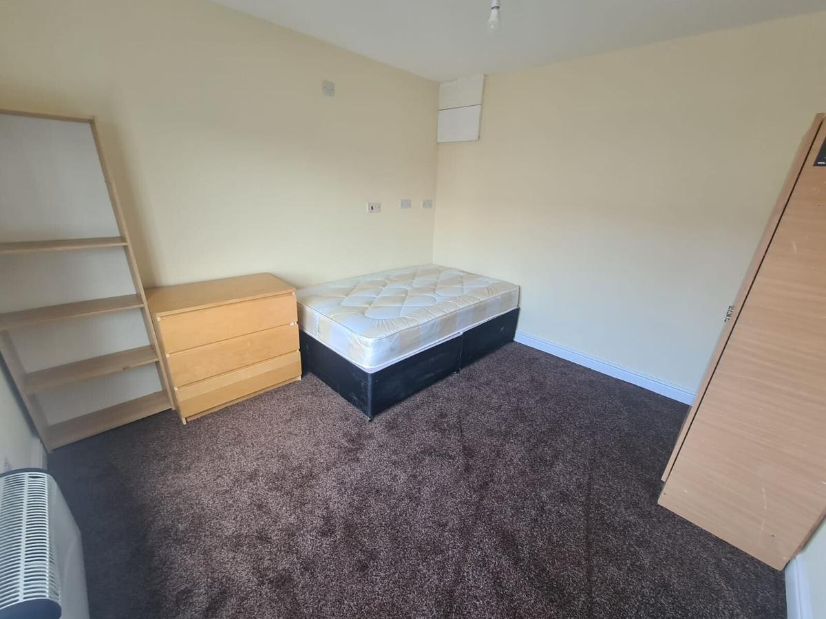4 bedroom apartment for rent Stonegate Road, Leeds, LS6 4HZ UniHomes