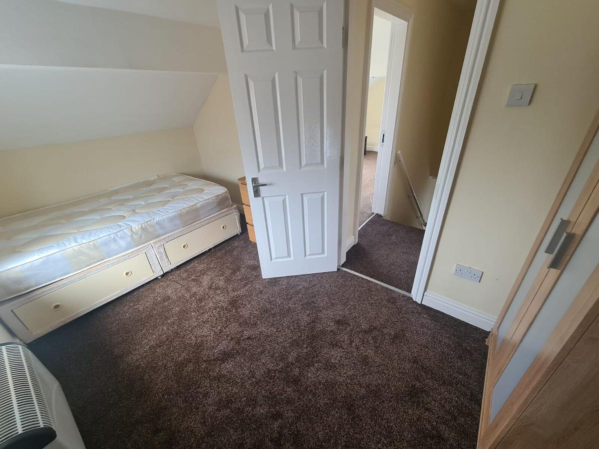4 bedroom apartment for rent Stonegate Road, Leeds, LS6 4HZ UniHomes