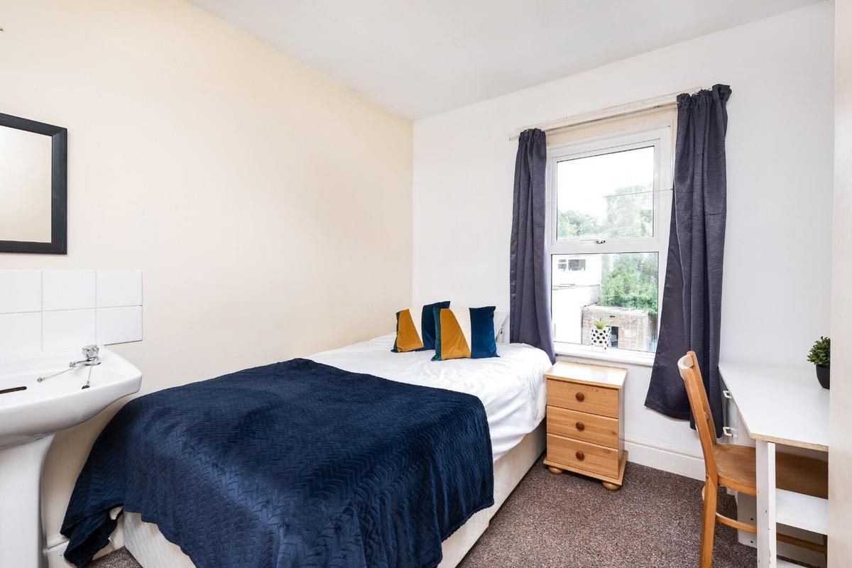 6 bedroom house for rent St. Peters Terrace, Bath, BA2 3BU UniHomes