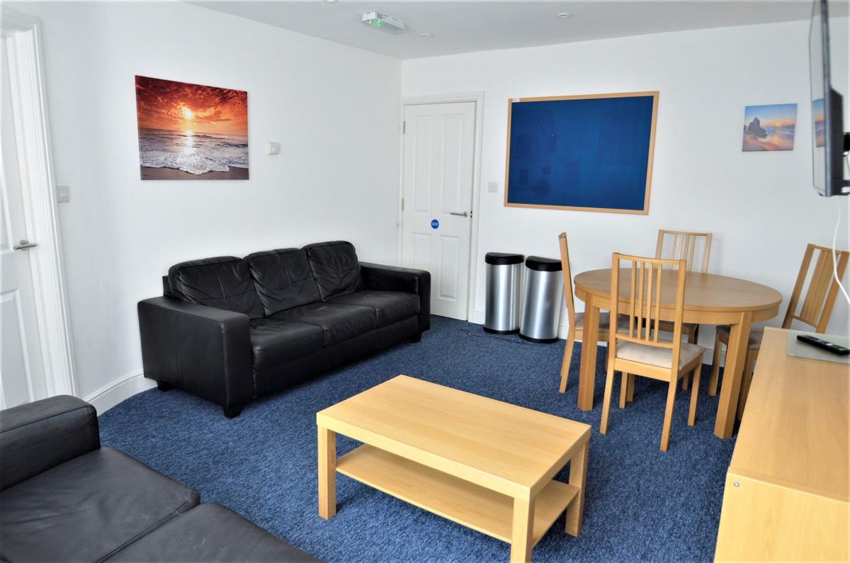 6 bedroom house for rent Queens Drive, Surrey, GU2 9PP UniHomes