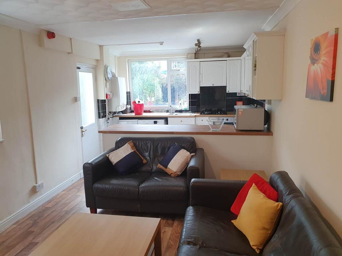 6 bedroom house for rent Donald Street, Cardiff, CF24 4TN UniHomes