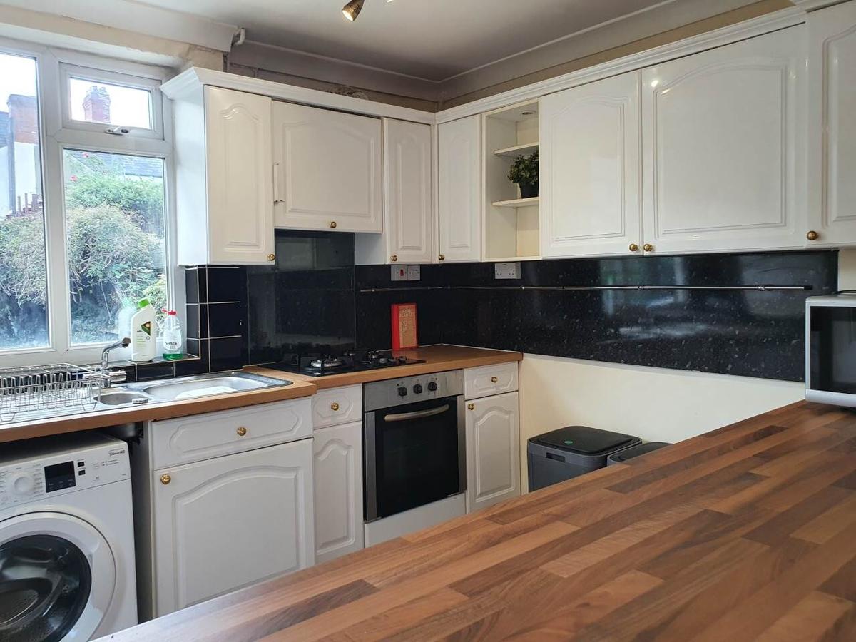 6 bedroom house for rent Donald Street, Cardiff, CF24 4TN UniHomes