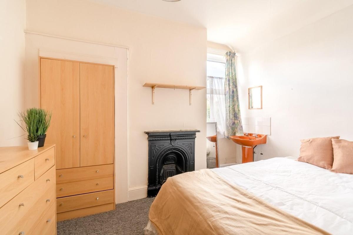 5 bedroom house for rent Triangle North, Bath, BA2 3JB UniHomes