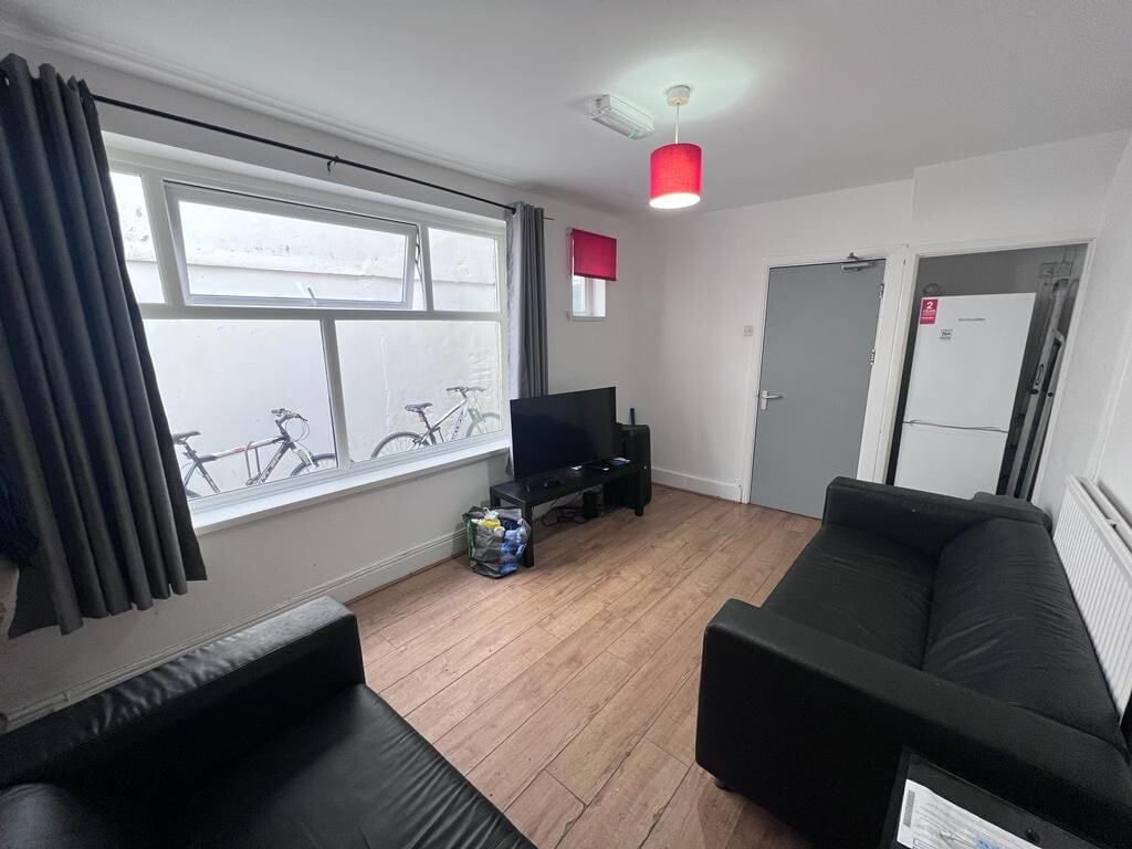 6 bedroom house for rent King Edwards Road, Swansea, SA1 4LU UniHomes