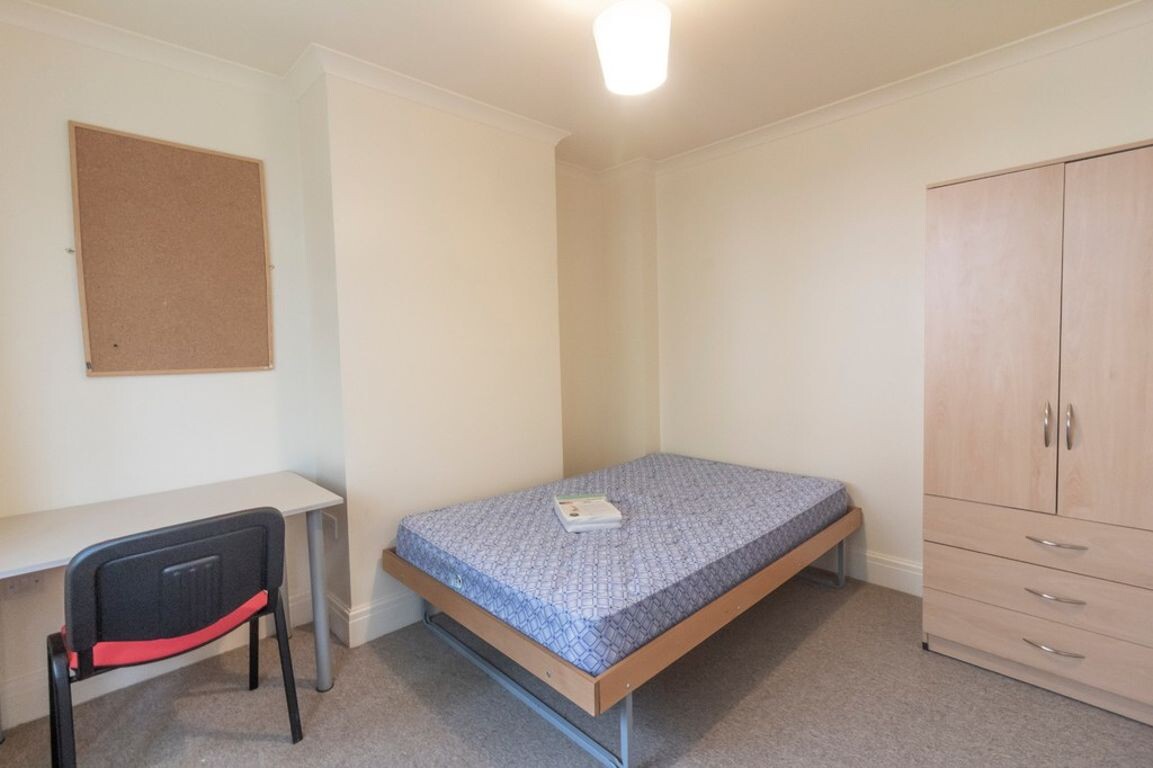 7 bedroom house for rent Lincoln Road, Surrey, GU2 9TJ UniHomes