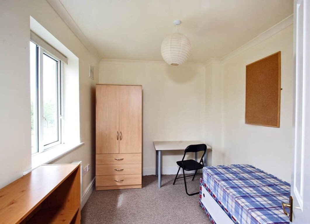 7 bedroom house for rent Lincoln Road, Surrey, GU2 9TJ UniHomes