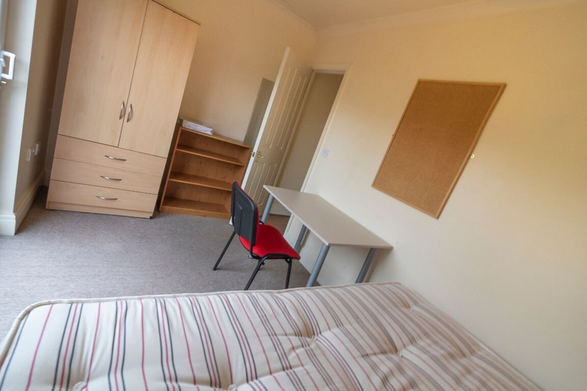 7 bedroom house for rent Lincoln Road, Surrey, GU2 9TJ UniHomes