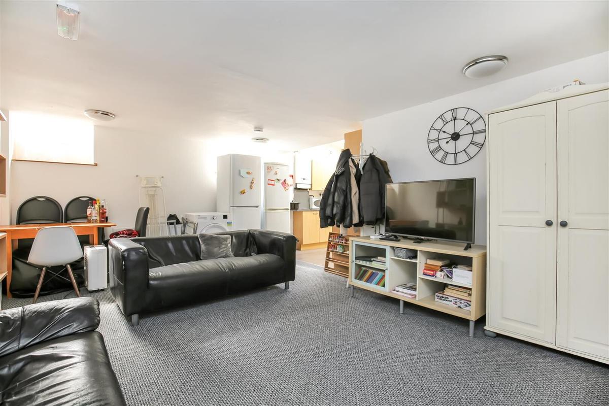 5 bedroom apartment for rent Stratford Road Newcastle, NE6 5PB UniHomes