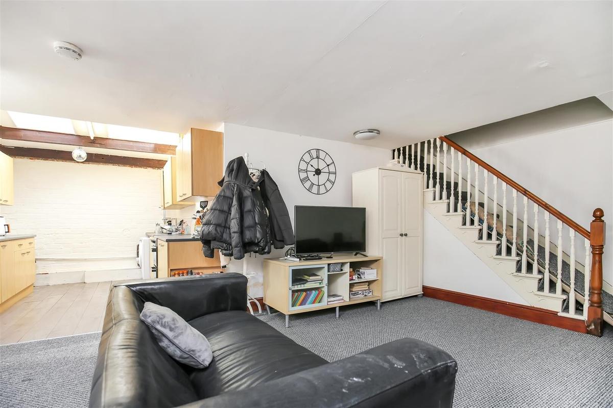 5 bedroom apartment for rent Stratford Road Newcastle, NE6 5PB UniHomes