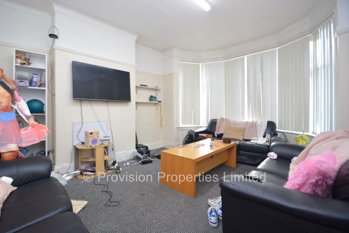 7 bedroom house on St Michaels Villas Leeds, Hyde Park, Leeds