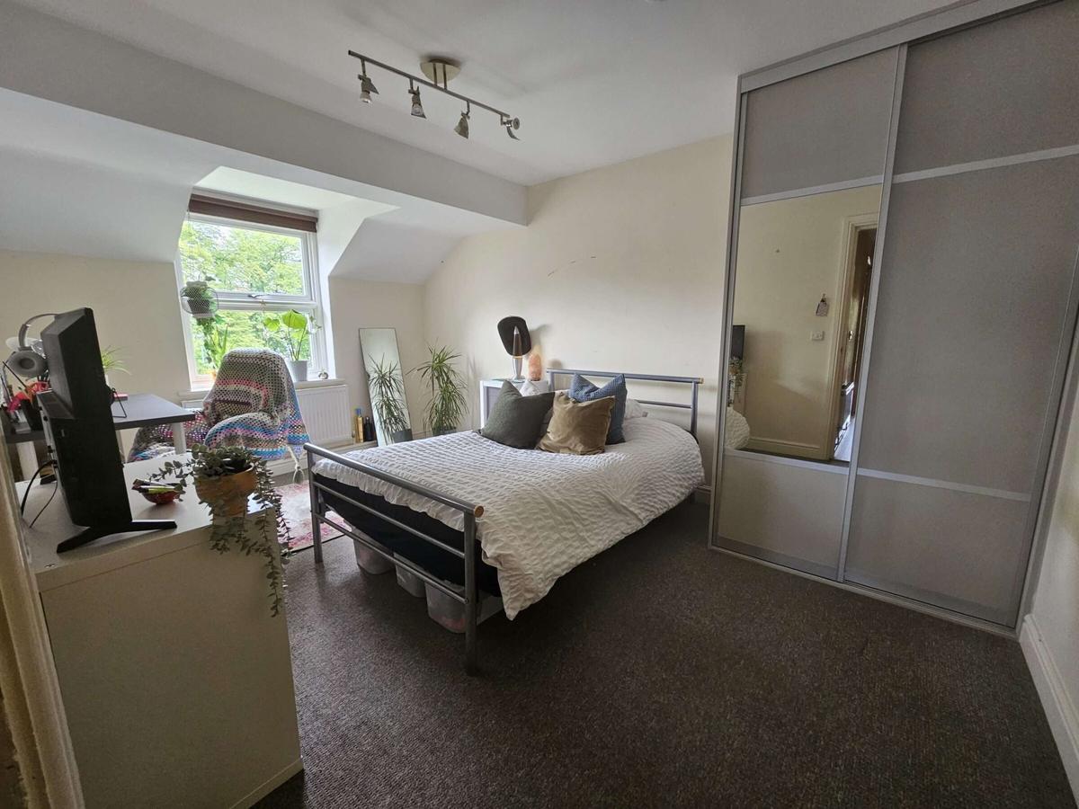 3 bedroom apartment on Broomgrove Crescent, Broomhill, Sheffield