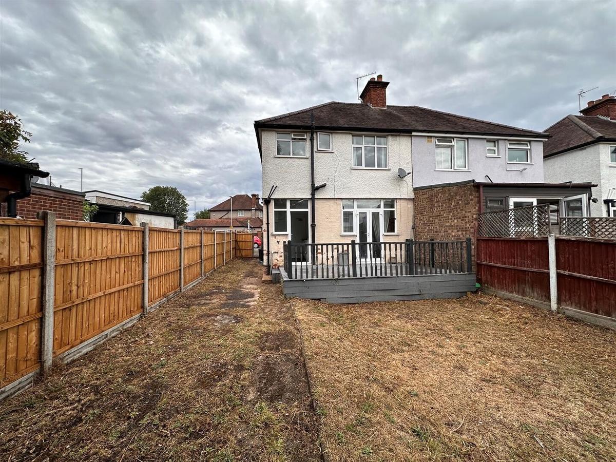 4 bedroom house on Dellfield Crescent, Uxbridge, London