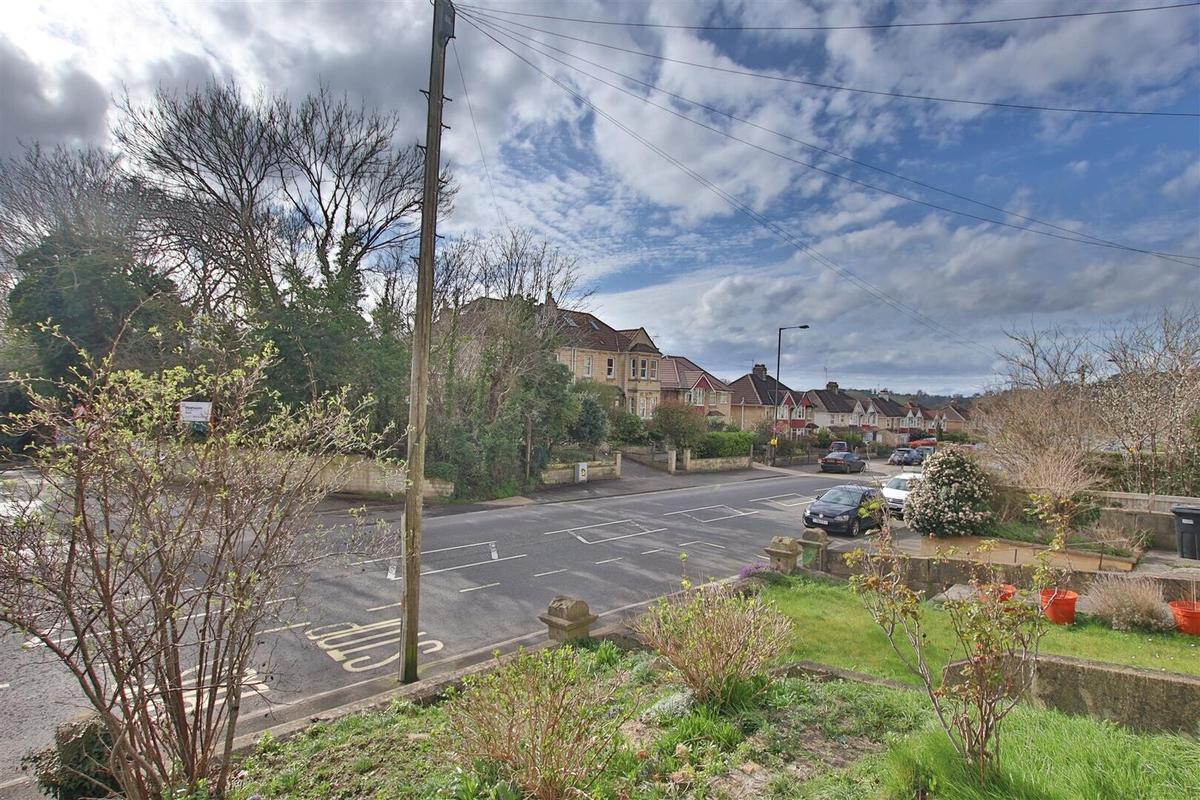 2 bedroom apartment for rent 106 Newbridge Road, Bath, BA1 3LD UniHomes