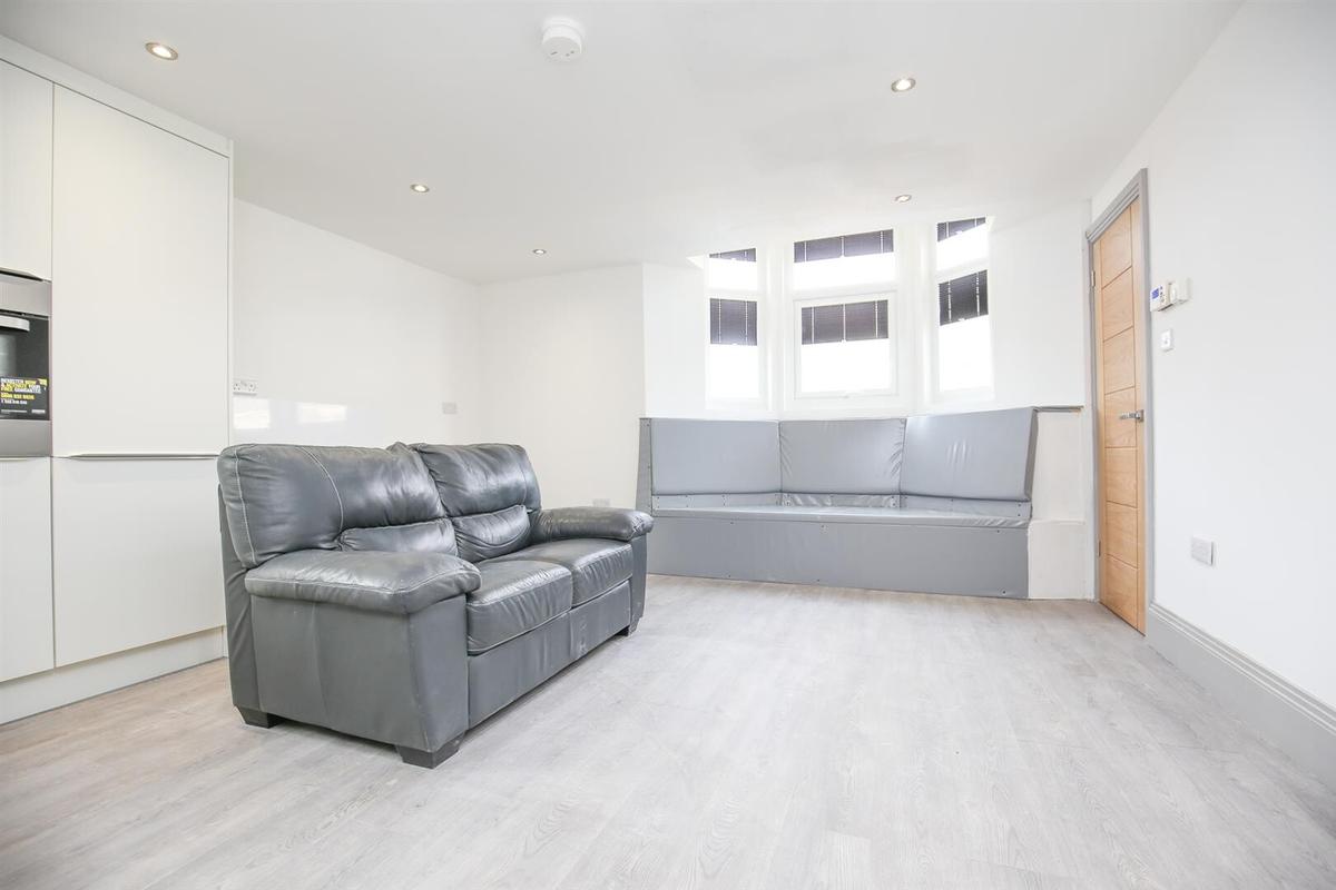 3 bedroom apartment for rent Stratford Road, Newcastle, NE6 5PB UniHomes