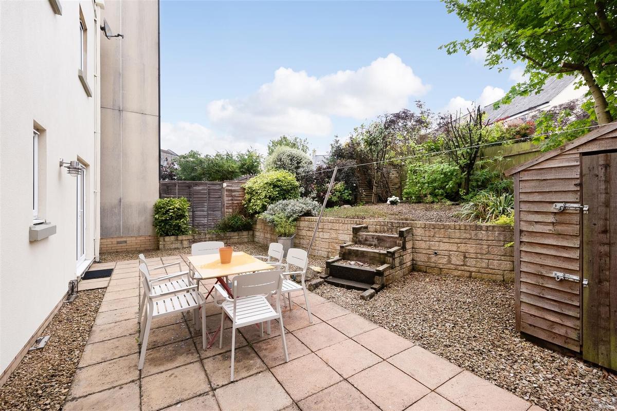 7 bedroom house for rent Middlewood Close, Bath, BA2 2TU UniHomes