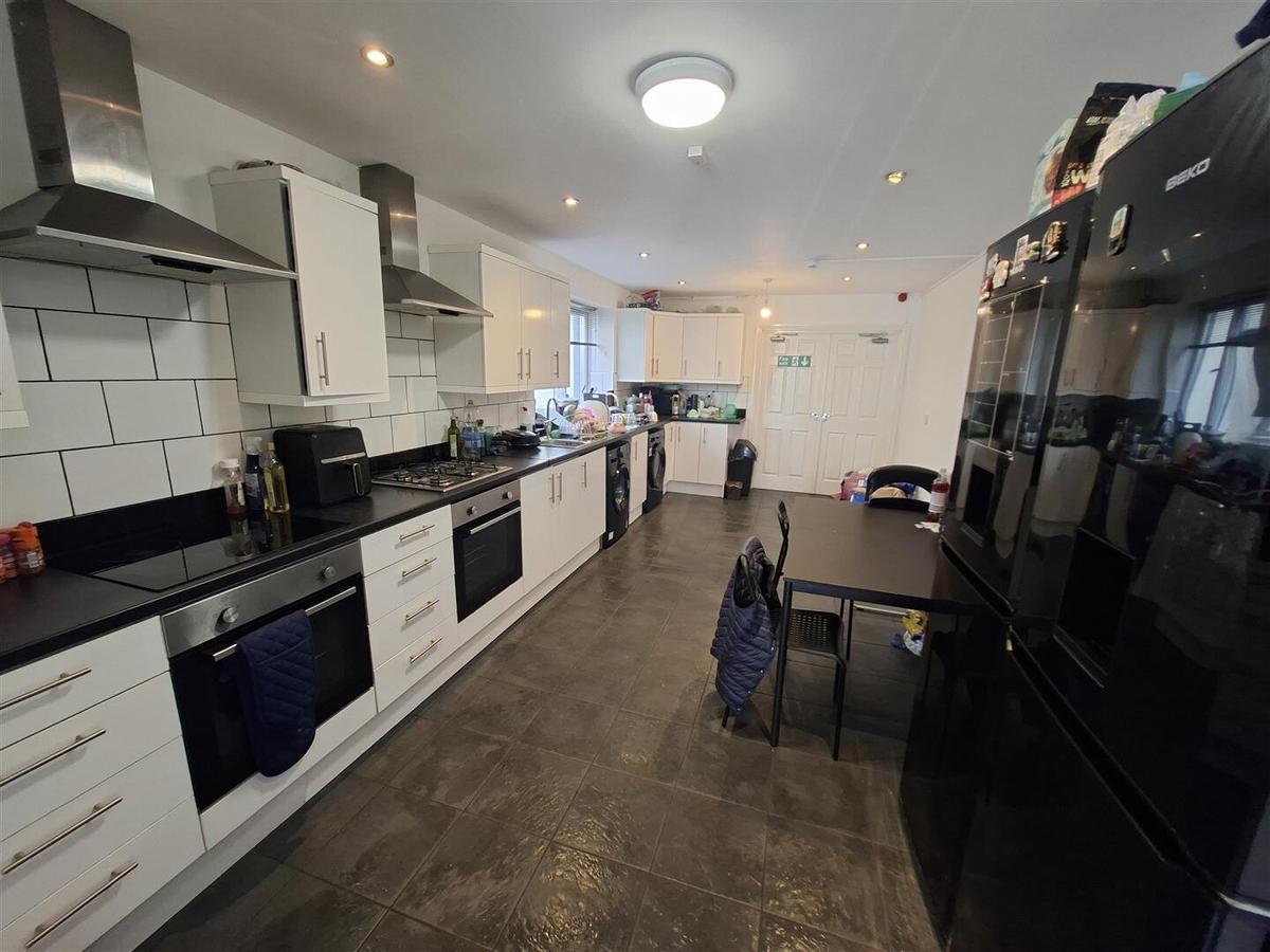 8 bedroom house on Richmond Road, Roath, Cardiff