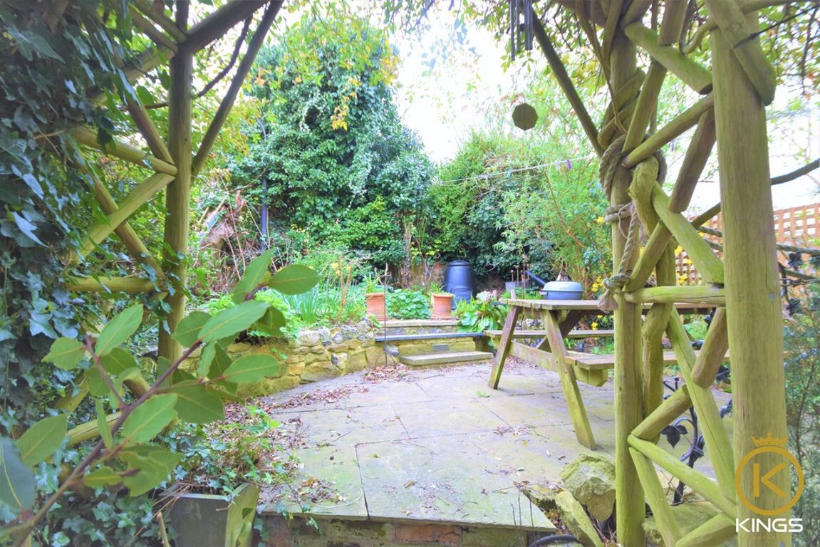 5 bedroom house for rent Guildford Park Road, Surrey, GU2 7NA UniHomes