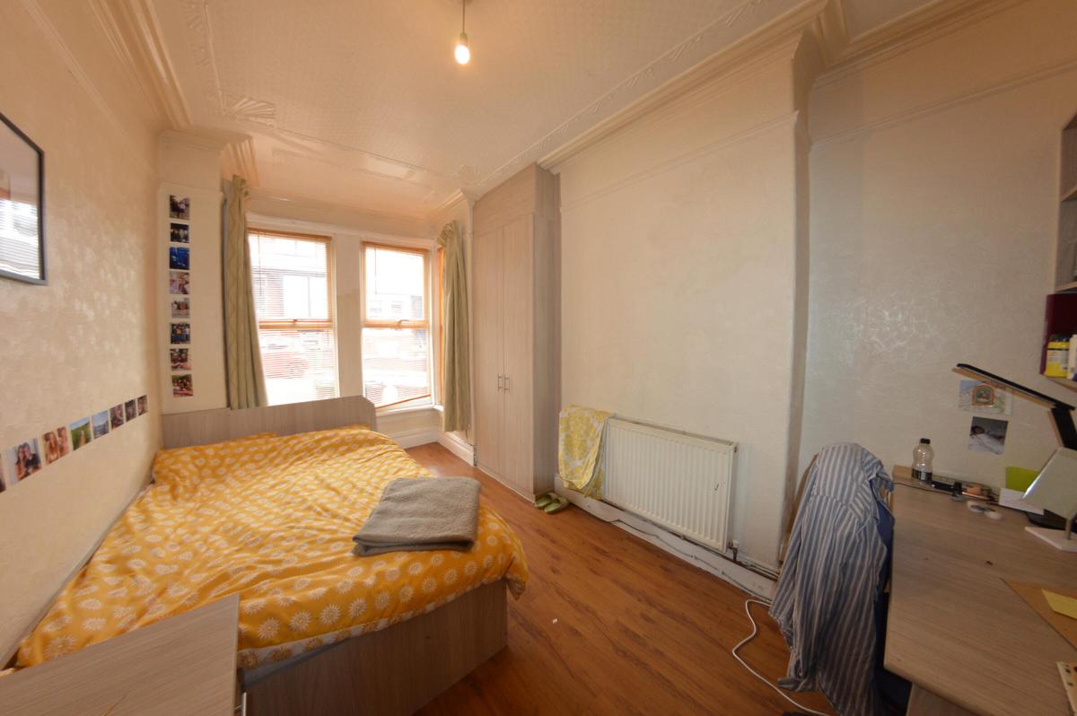 4 bedroom house for rent Manor Drive, Hyde Park Leeds, LS6 1DE UniHomes