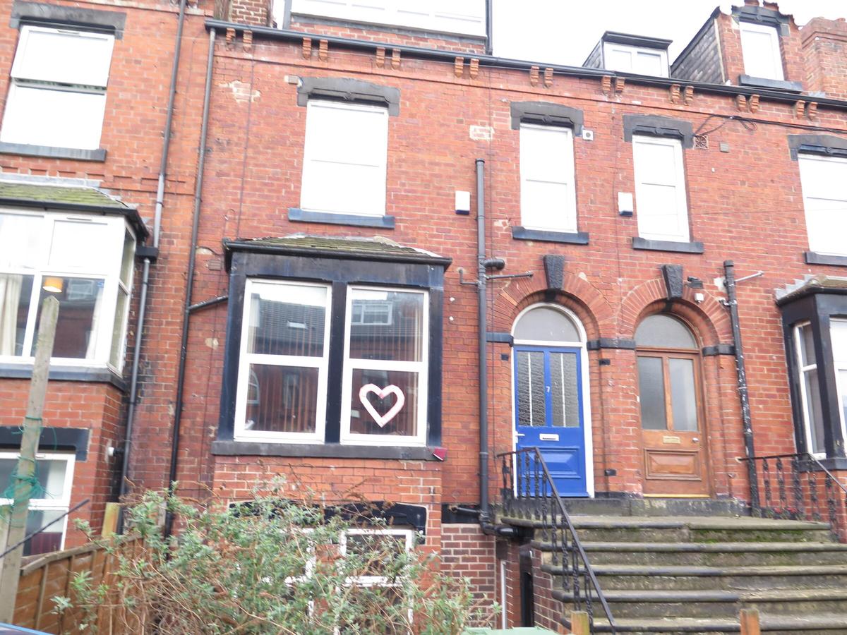 3 bedroom house for rent Royal Park View, Leeds, LS6 1HN UniHomes