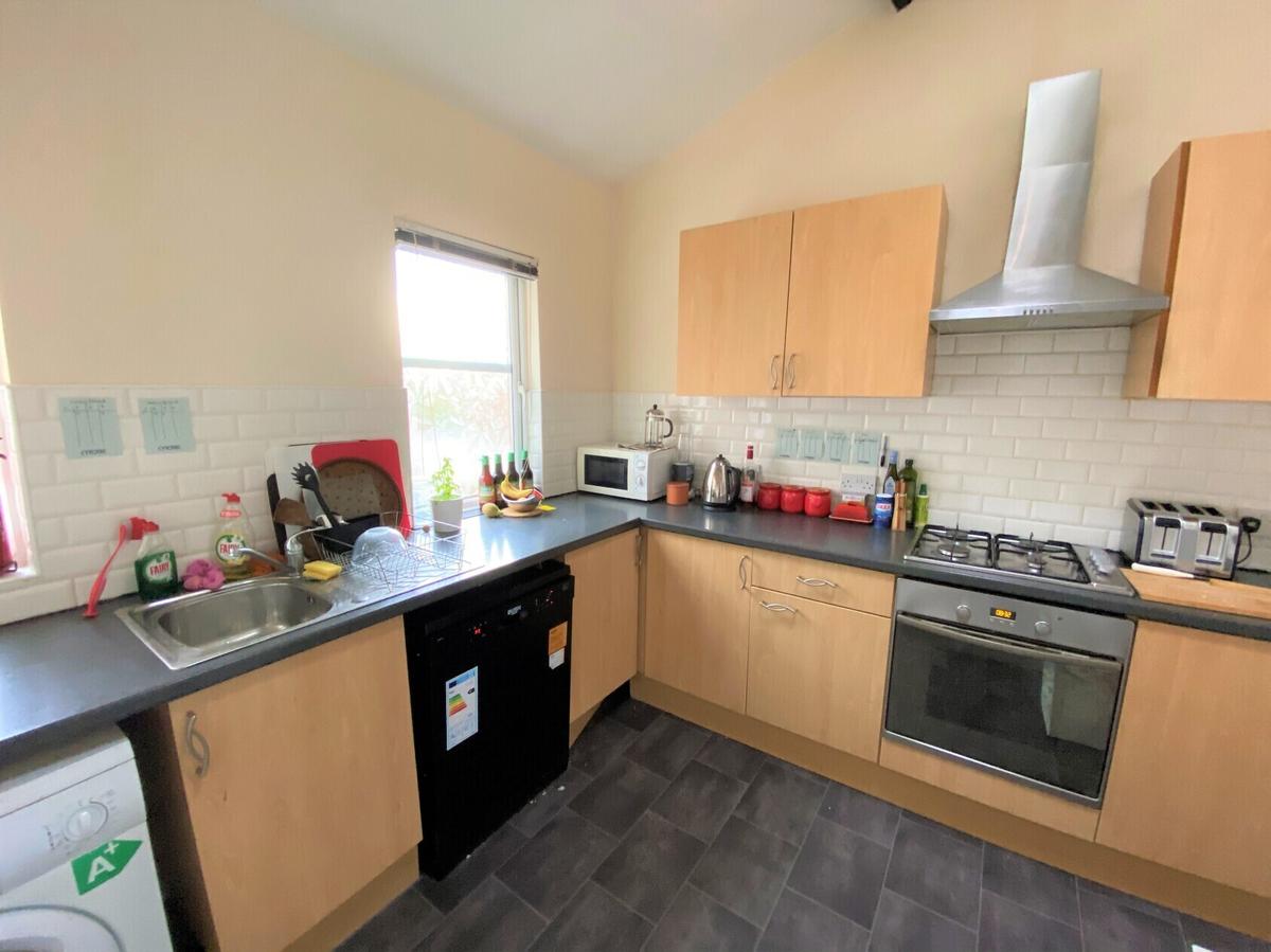 4 bedroom house for rent Heaton Hall Road, Newcastle, NE6 5NQ UniHomes